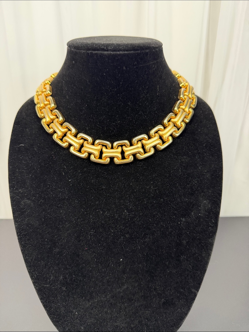 Gold Tone Link Choker Necklace - Women's Fashion Jewelry